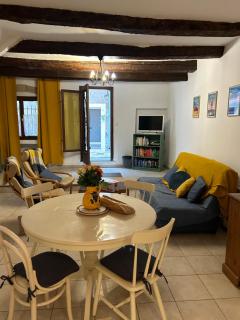 Historic French townhouse - Saint-Thibéry - 9