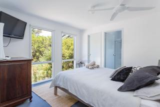 Stroll to the Sea - Sun-drenched Seaside Lifestyle - 7