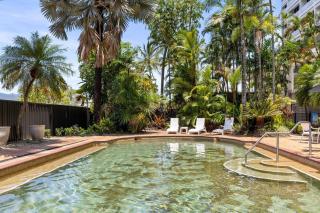 The Abbott—A Sea-Swept Esplanade Abode - Cairns - 8