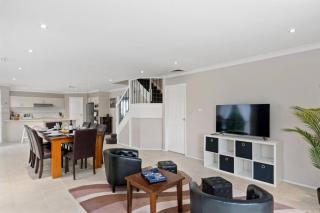 'Pineview Escape' Generous Comfort for Families - Shellharbour - 9