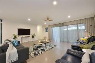 89 at The Edge - Luxury Poolside Contemporary - Palm Cove - 6