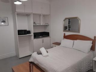 Large room near Singleton Hospital ensuite R6 - Swansea - 7