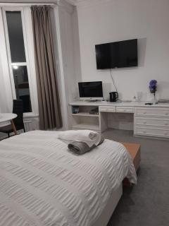 Large room near Singleton Hospital ensuite R6 - Swansea - 6