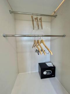 Modern Oasis: Pool + Netflix - 6