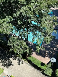 Modern Oasis: Pool + Netflix - Manila - 2