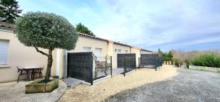 Résidences Les Sansonnets "Appartements & Studios" - Jonzac - 0