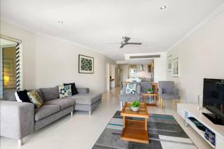 Gris at Island Views—Pool Paradise on the Beach - Palm Cove - 5