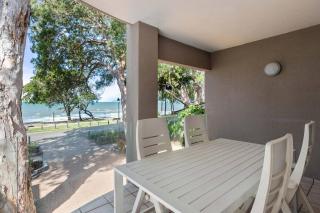 Yasmin at Coral Horizons: Retro Vibes on the Beach - Palm Cove - 7