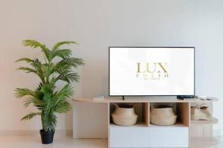 Private Beachfront 1 Bed With 180 view of Marina Skyline - 5