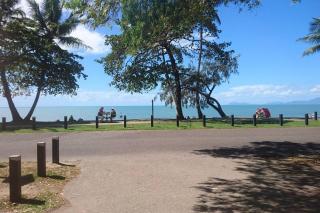 Mai at Coral Horizons: A Relaxed Beach Retreat - Palm Cove - 2