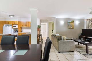 Mai at Coral Horizons: A Relaxed Beach Retreat - Palm Cove - 1
