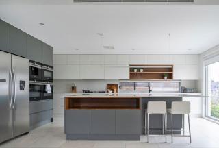 'Starlight' A Slice of the Hollywood Hills in Bexley - Sydney - 8