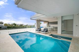 'Starlight' A Slice of the Hollywood Hills in Bexley - Sydney - 9