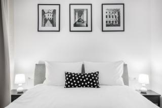 Chic Monochrome Flat - Oradea - 0
