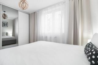 Chic Monochrome Flat - Oradea - 5