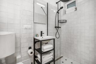 Chic Monochrome Flat - Oradea - 1