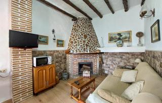 Cozy Home In Benalaureia With Kitchen - 9