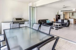 Amarillo at Island Views—Breezy Waterfront Bliss - Palm Cove - 2