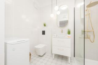 Modern Apartment with Balcony near Aleje Jerozolimskie by Noclegi Renters - Warschau - 1