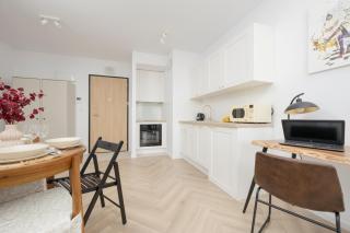 Modern Apartment with Balcony near Aleje Jerozolimskie by Noclegi Renters - Varsavia - 6