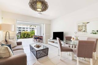 Bottlebrush: A Beachside Resort Paradise - Palm Cove - 8