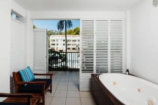 Bottlebrush: A Beachside Resort Paradise - Palm Cove - 6