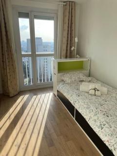 Beau 3 pièces avec parking proche métro 14 direct paris - 2