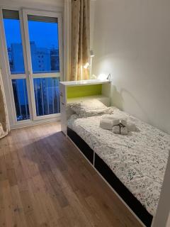 Beau 3 pièces avec parking proche métro 14 direct paris - 1