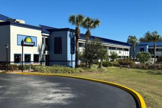 Days Inn by Wyndham Brooksville - 9