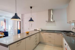 Spacious Clean & Colorful Apt Quiet Zone - Valencia - 1