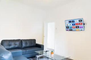 Bright 4BR Home, Perfect for Groups - Liverpool - 9