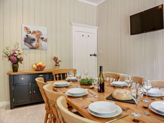 4 Bed in Abergele 88973 - Llanfair Talhaiarn - 1