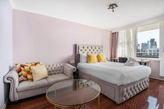 Two Stunning Bedrooms & Private Balcony & River View - Londra - 0