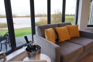 The Angel - Luxury Lakeside Lodge - 8