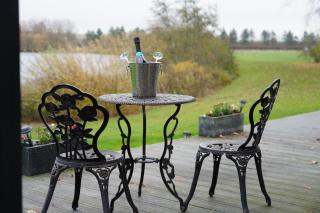 The Angel - Luxury Lakeside Lodge - Cotham - 2