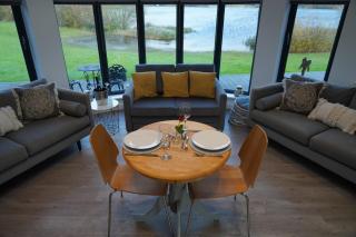 The Angel - Luxury Lakeside Lodge - Cotham - 3