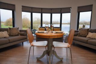 The Angel - Luxury Lakeside Lodge - Cotham - 7