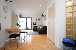 Centrally Located Spacious 2BR | CoHost Partners - Cardiff - 3