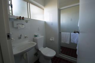 Anchor Bay Motel - 6