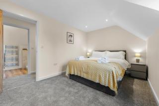 Luxury Apartment in Stockton, sleeps 4, Free WIFI - 8