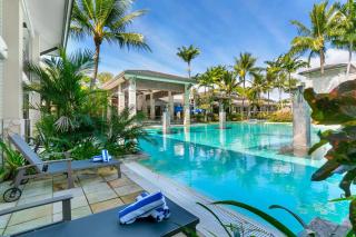 Poolside Bliss: A Modern Resort Sanctuary - Port Douglas - 5