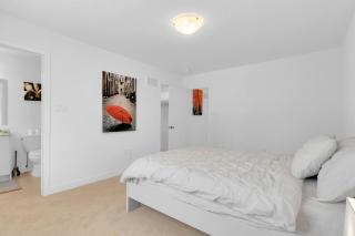 Family Friendly Spacious Getaway - East Gwillimbury - 4