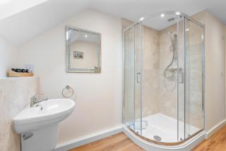 New Apartment in Stockton, sleeps 4, Free WIFI - - 4