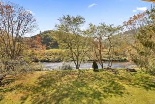 New Riverfront property Sasquatch Cabin - Fleetwood - 5