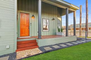 Designer Home, Walk to River - 8