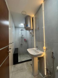 luxury 2 bedroom apartment in Rehab city - 3