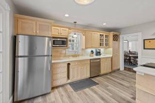 Prime West Hartford Center Location- Historic Gem - 5