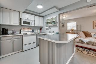 Missouri Couples Retreat Shouse with Patio, Yard - 5