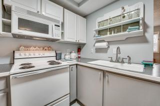 Missouri Couples Retreat Shouse with Patio, Yard - 3