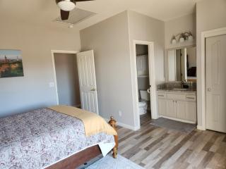 Luxurious Wine Country Suite with Vineyard Views - Plymouth - 6